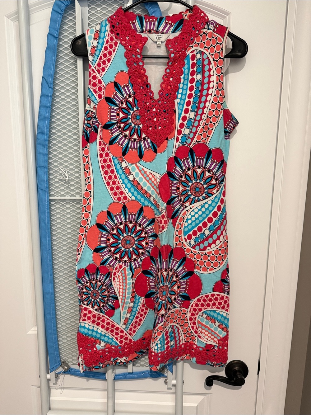 crown & ivy Red Crochet-Trim Aqua Floral Midi Dress
